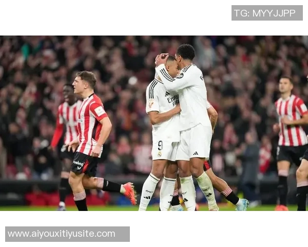 姆巴佩荣获欧洲金靴奖贝林厄姆晒全队合影祝贺兄弟荣耀时刻