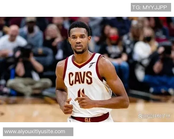 小莫布里首秀表现亮眼18分钟内贡献12分6板2助助力球队胜利