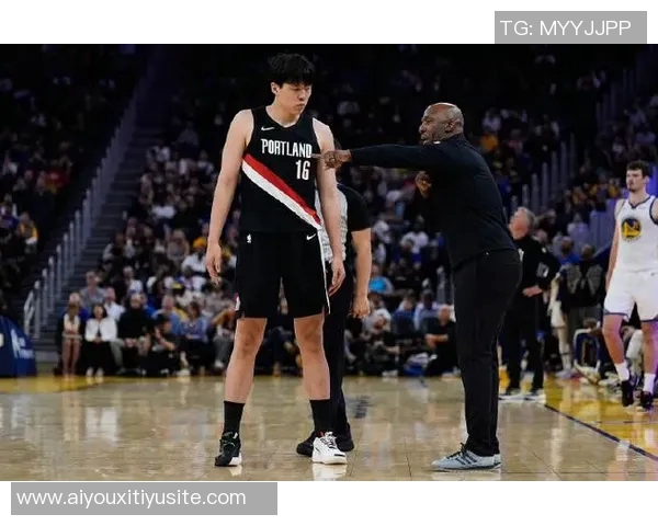 比卢普斯谈杨瀚森训练中的战术理解问题并提供详细指导